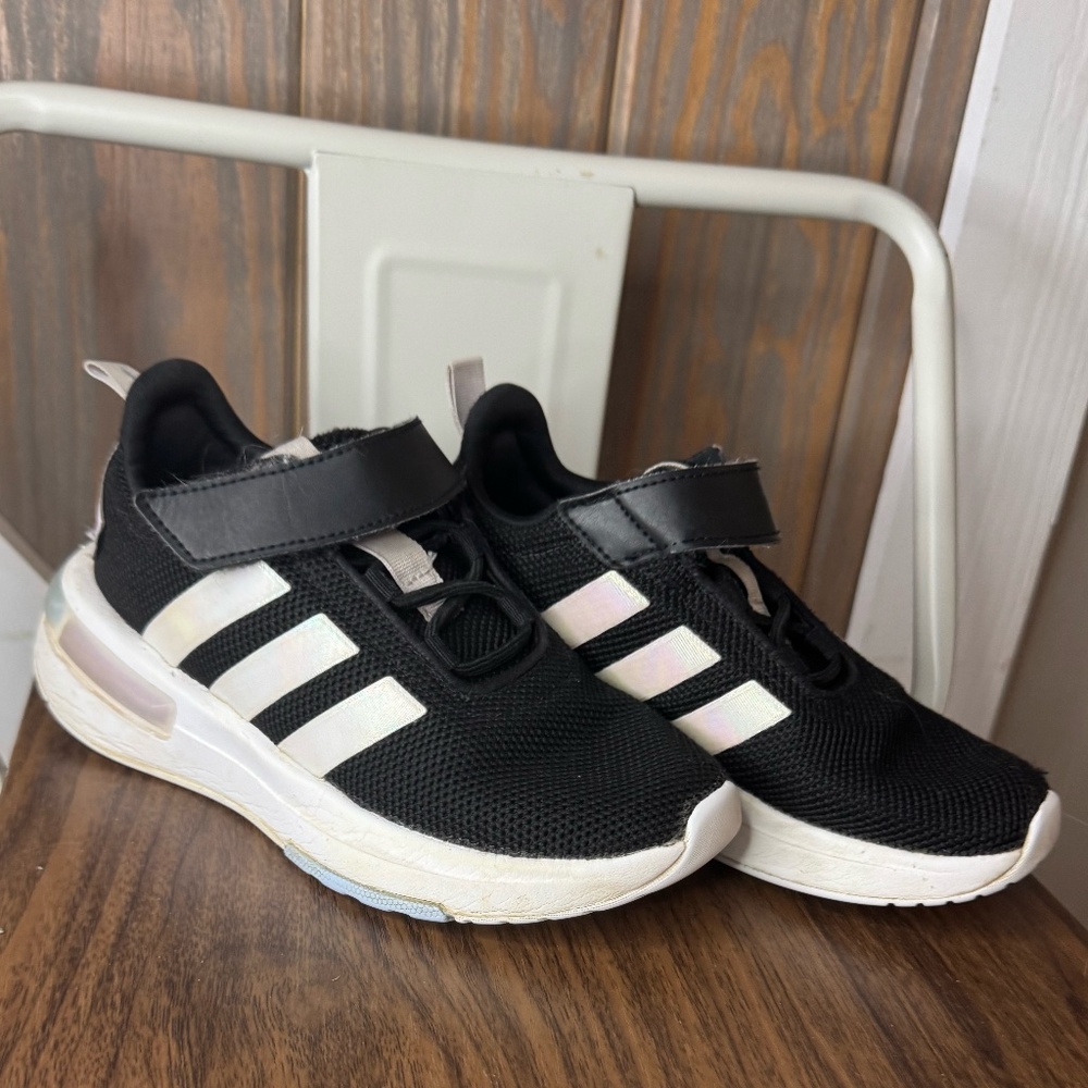 Black Cloud Foam girls Adidas size 1.5